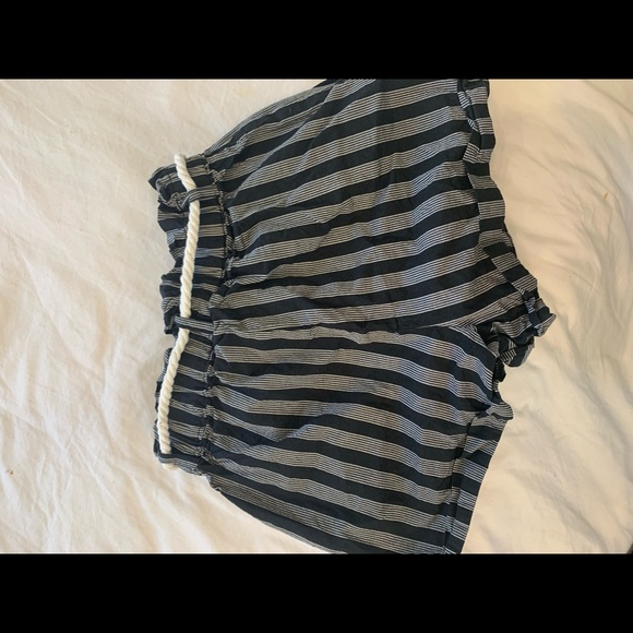 FOREVER 21 shorts - Picture 3 of 5